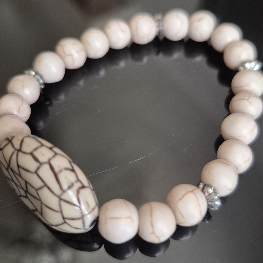 Handcrafted White Howlite Braclet with Safari Stone! - Picture 7 of 9